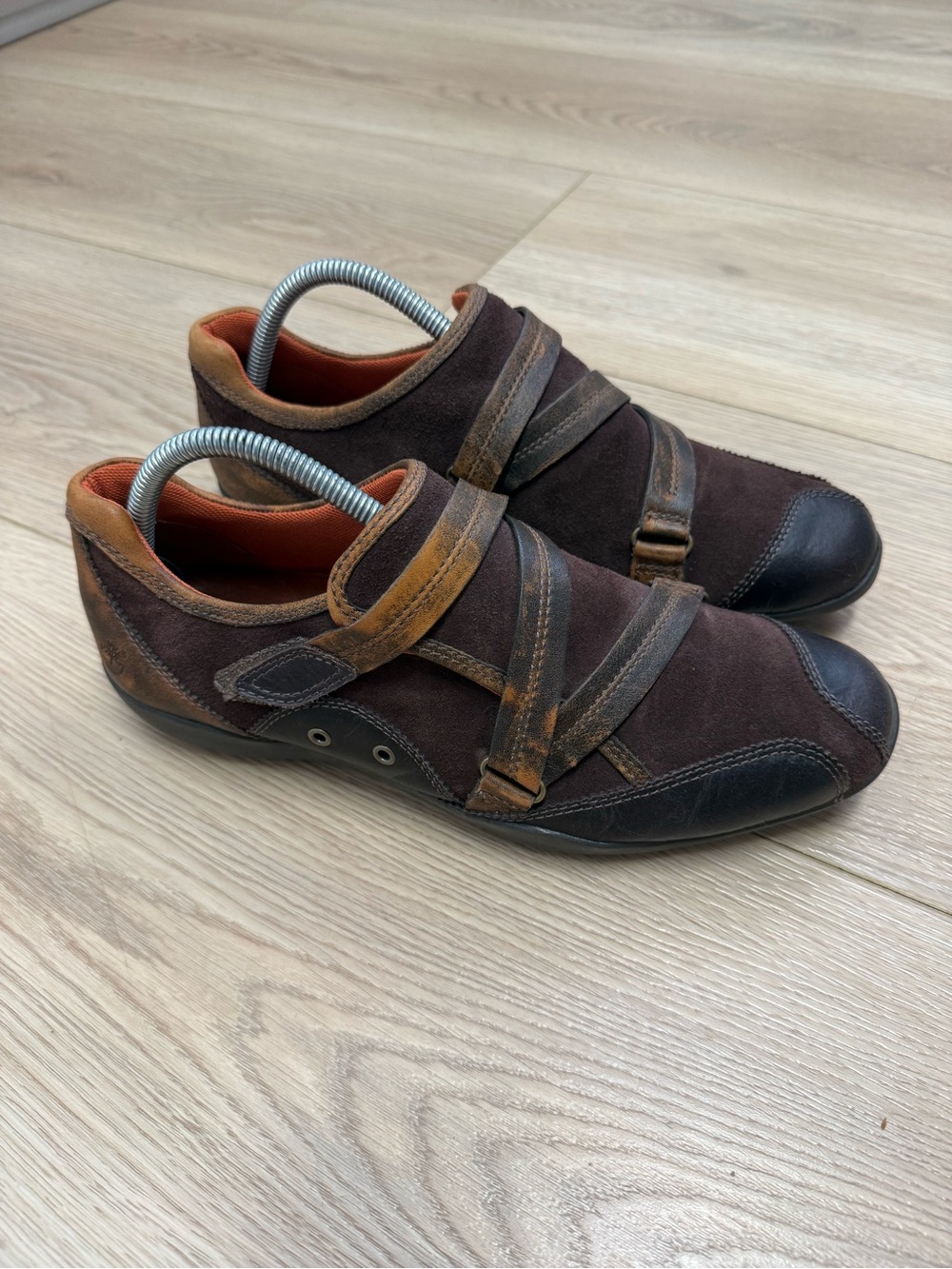 Timberland Comforia brown distressed leather suede walking shoes Woman’s size 10